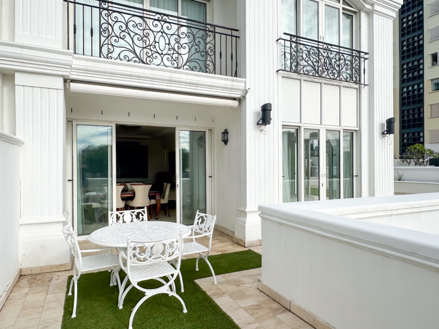 2 Bedroom Property for Sale in Sea Point Western Cape